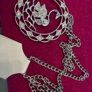 Vintage Sarah Coventry collectable Silver Swan Pendant Necklace